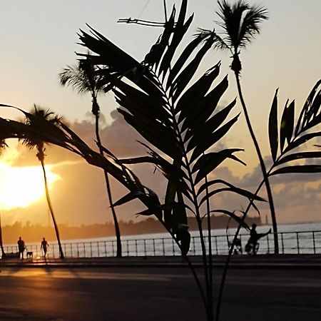 Kitnets Com Ar Condicionado Na Praia Сальвадор Экстерьер фото